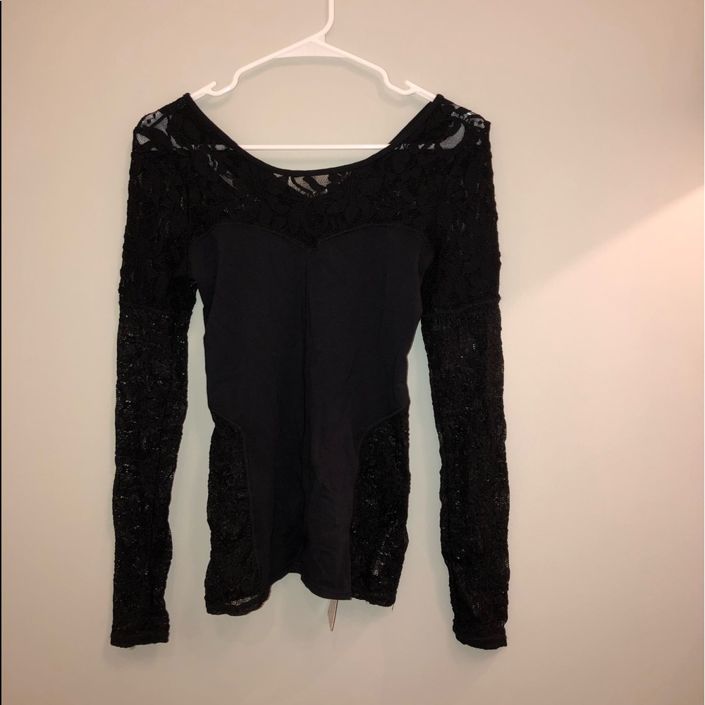 Black long sleeve tee shirt